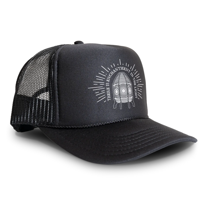 Black trucker hat.