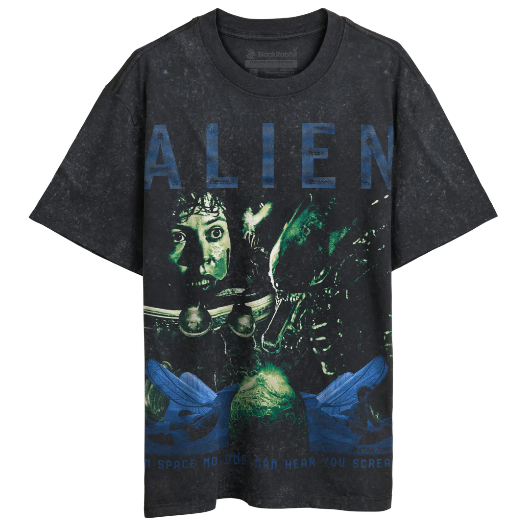 Black ’Alien’ movie graphic t-shirt.