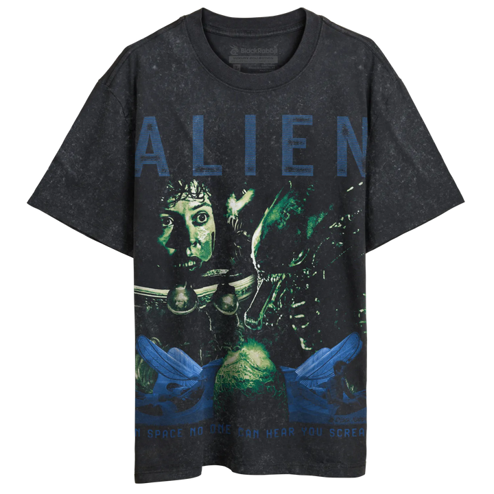 Black ’Alien’ movie graphic t-shirt.