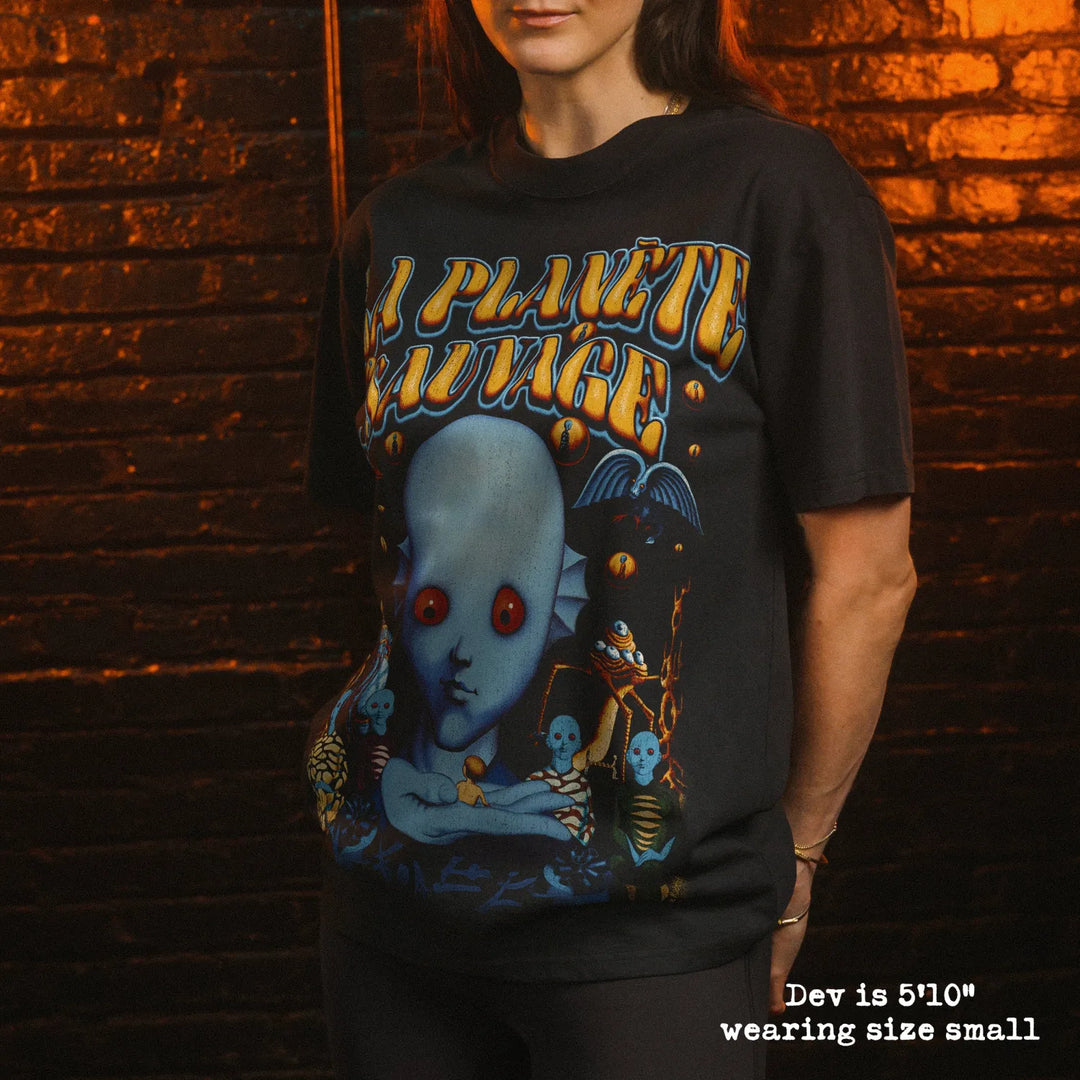 Model wearing heavy tee with fantastic planet french graphic 