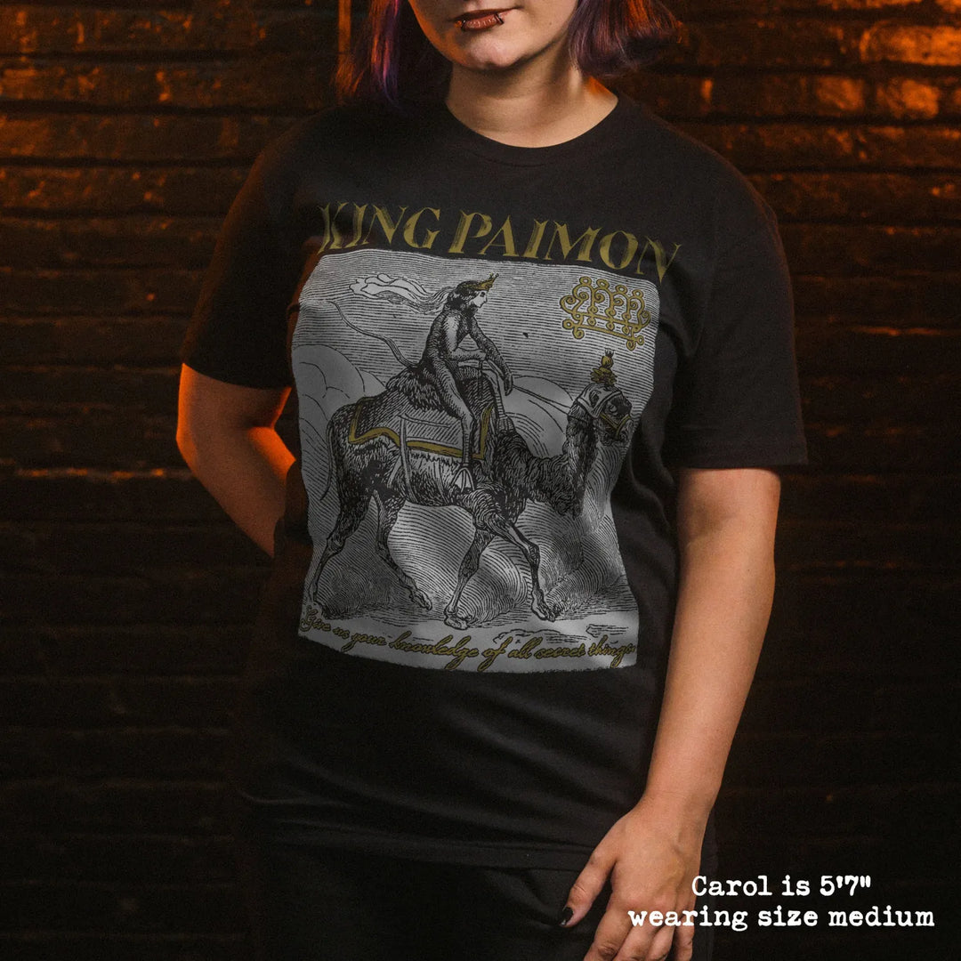 model wear soft premium tee with king paimon graphic
