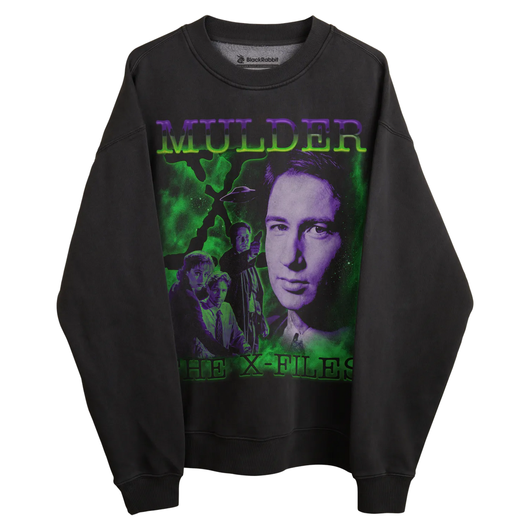 Black crewneck sweatshirt with ’mulder’ and ’the x-files’ design featuring green ghostly figures.