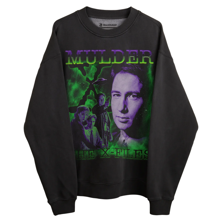 Black crewneck sweatshirt with ’mulder’ and ’the x-files’ design featuring green ghostly figures.