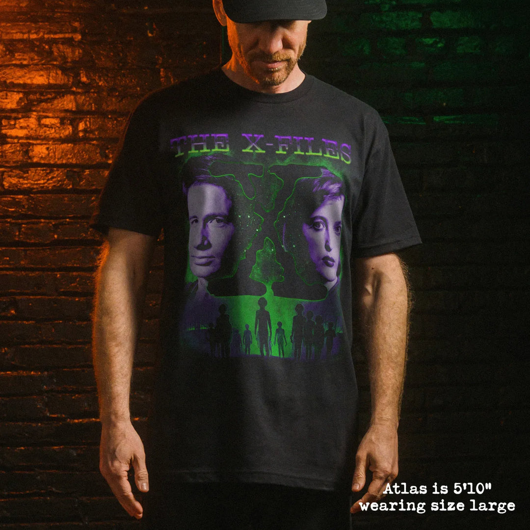 Male model wear soft premium tee with x-files graphic
