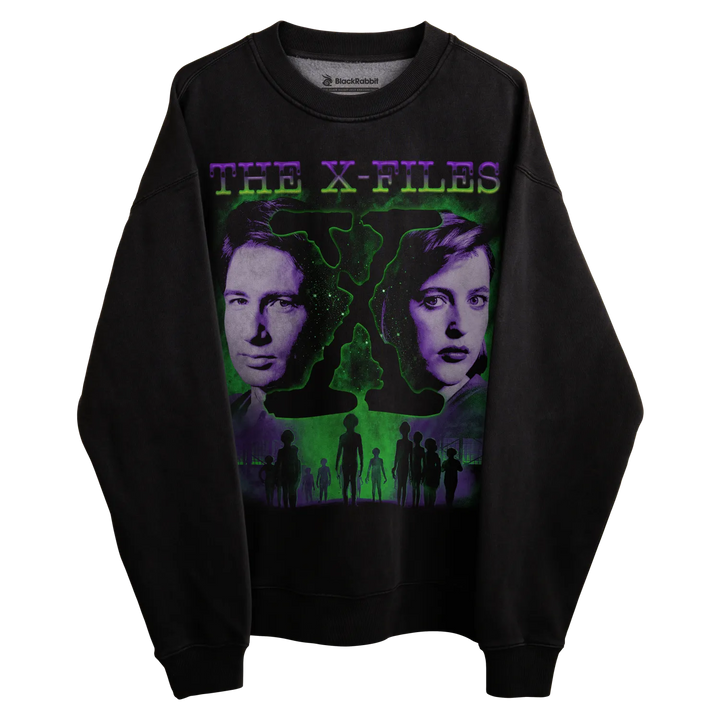 Black crewneck sweatshirt with ’the x-files’ design featuring mulder and scully, ufo silhouette, green glow effect.