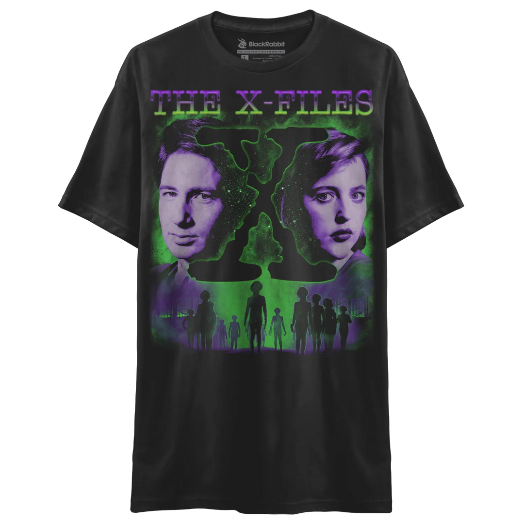 Black t-shirt with a vibrant graphic of Mulder and Scully, an ’X’ symbol, and shadowy figures.